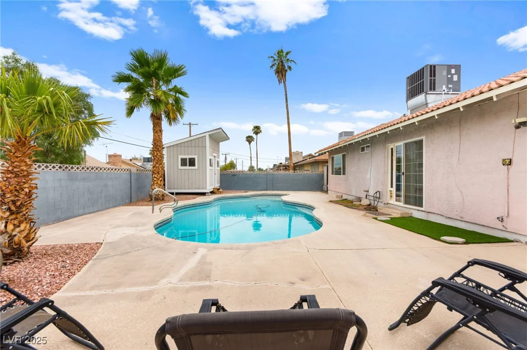 708 Langtry, Las Vegas, NV 89107