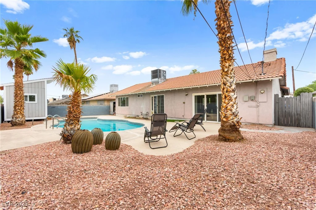 708 Langtry, Las Vegas, NV 89107