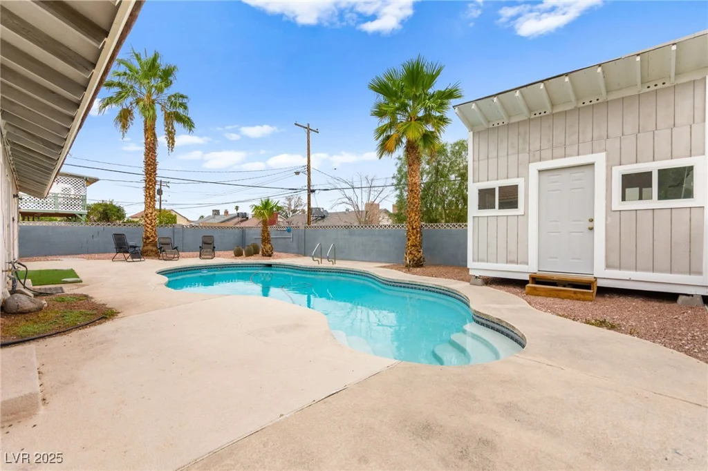 708 Langtry, Las Vegas, NV 89107