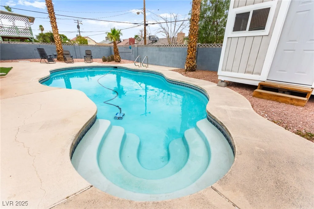 708 Langtry, Las Vegas, NV 89107