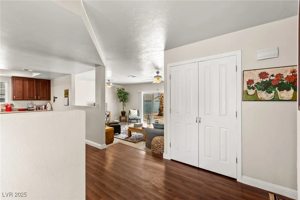 708 Langtry, Las Vegas, NV 89107