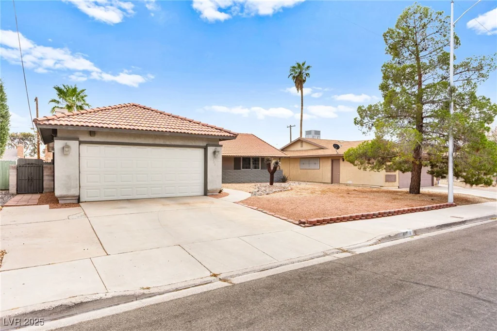 708 Langtry, Las Vegas, NV 89107