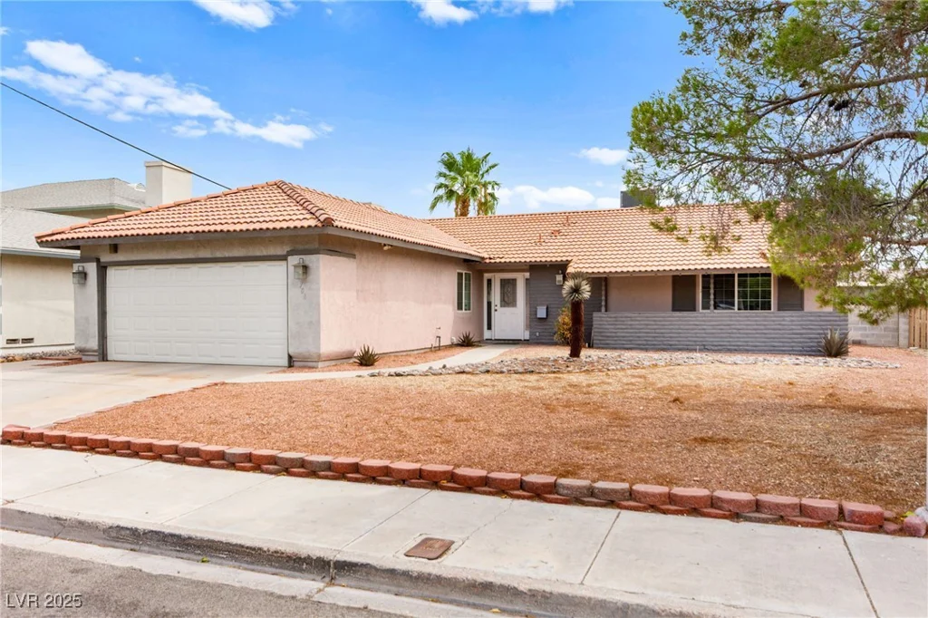 708 Langtry, Las Vegas, NV 89107