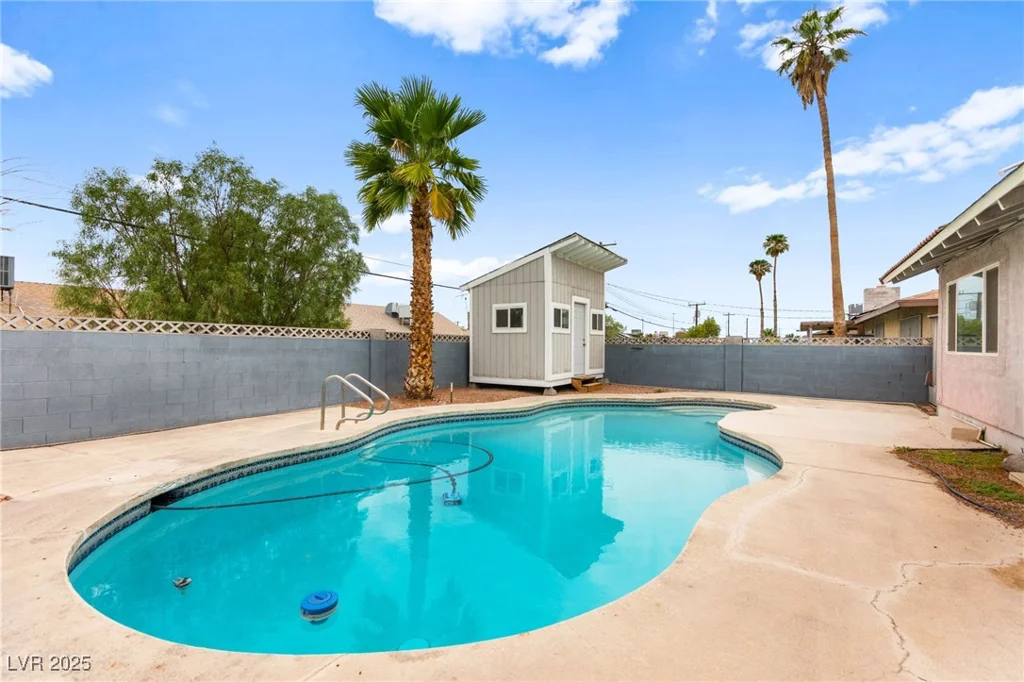 708 Langtry, Las Vegas, NV 89107