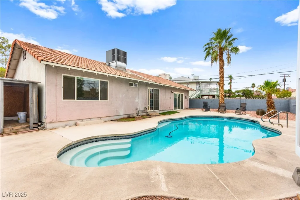 708 Langtry, Las Vegas, NV 89107