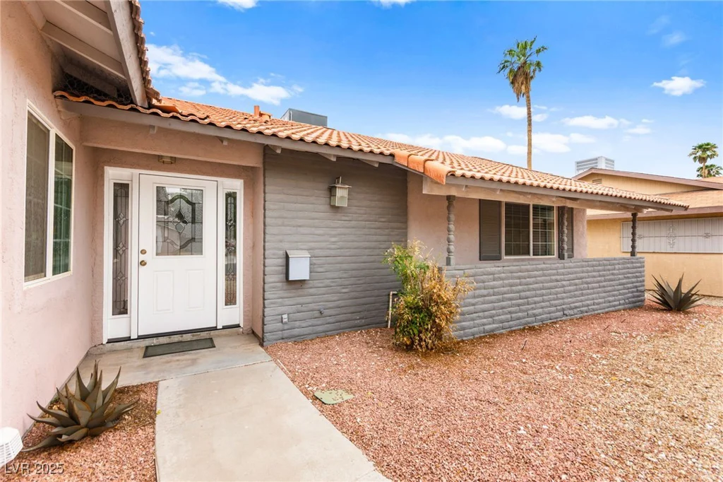 708 Langtry, Las Vegas, NV 89107
