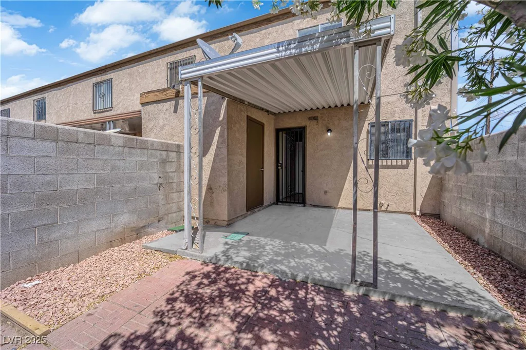 6299 Washington, Las Vegas, NV 89107