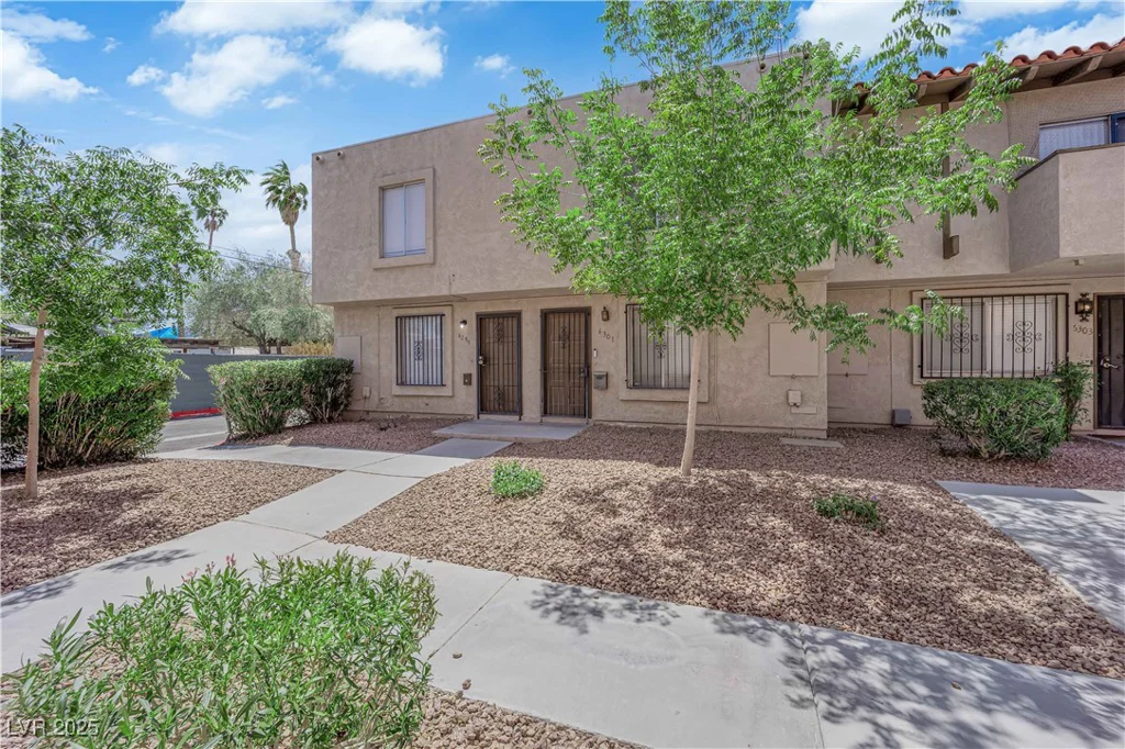 6299 Washington, Las Vegas, NV 89107