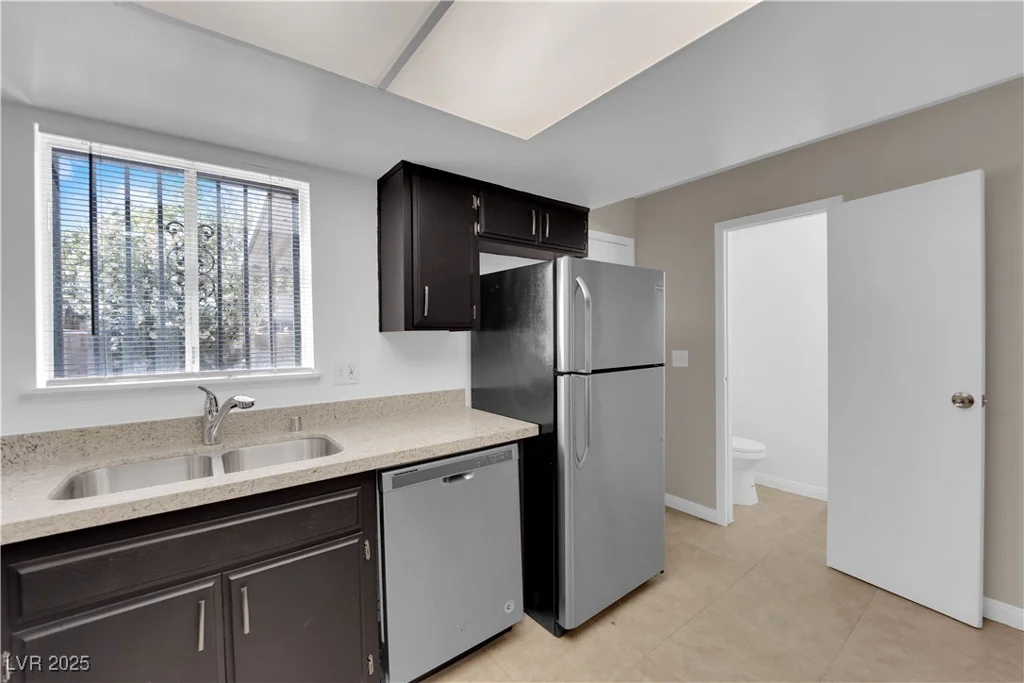 6299 Washington, Las Vegas, NV 89107