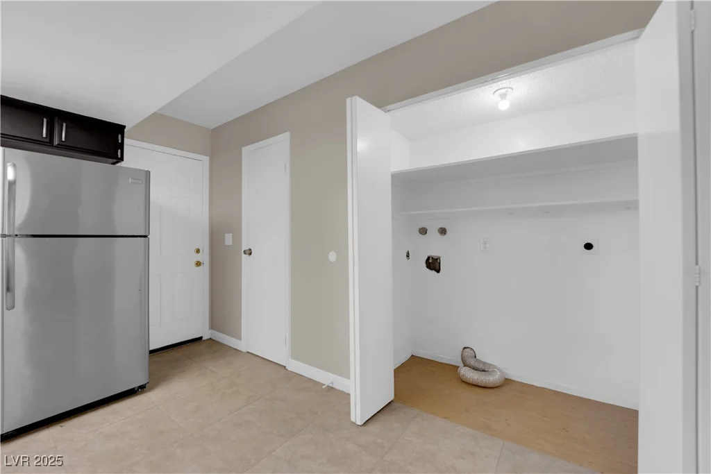 6299 Washington, Las Vegas, NV 89107