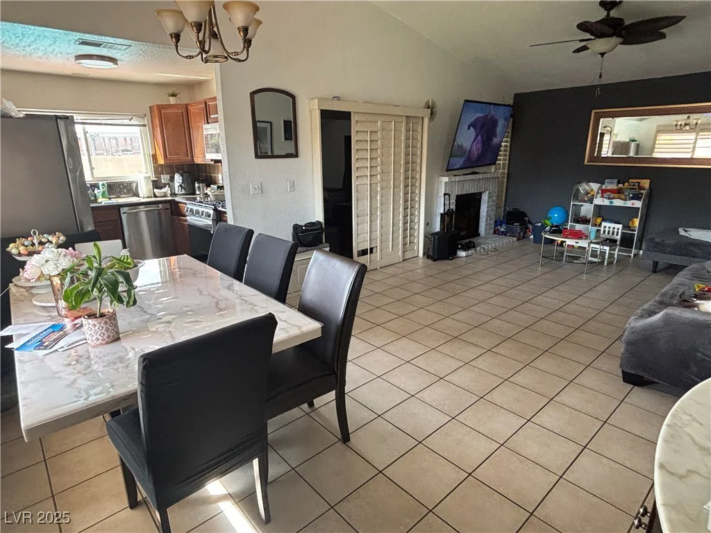 4691 Hutchinson, Las Vegas, NV 89147