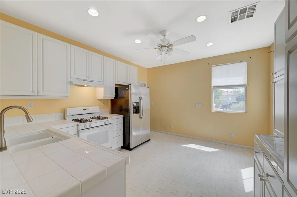 6325 Giant Oak, North Las Vegas, NV 89084