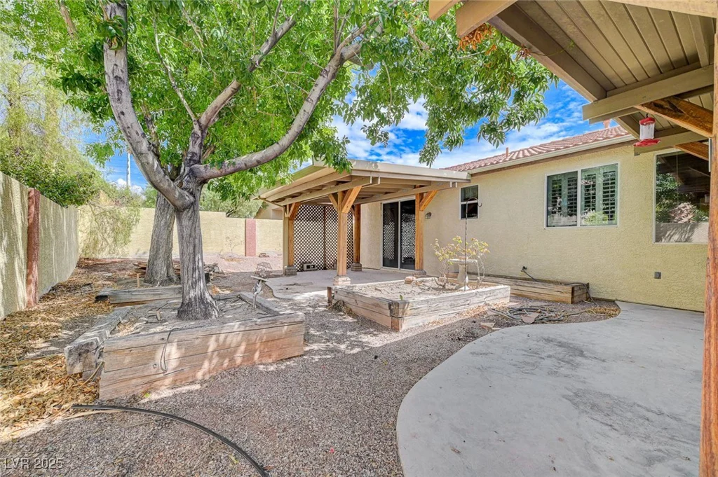 6325 Giant Oak, North Las Vegas, NV 89084