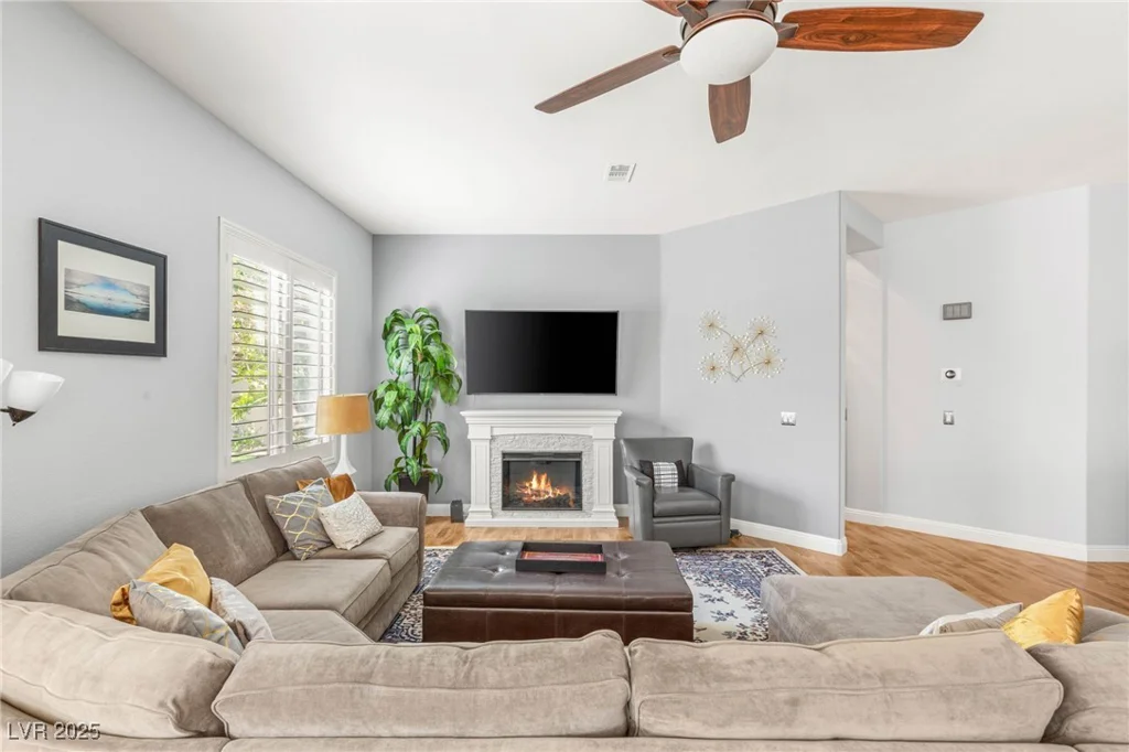 64 Chateau Whistler, Las Vegas, NV 89148