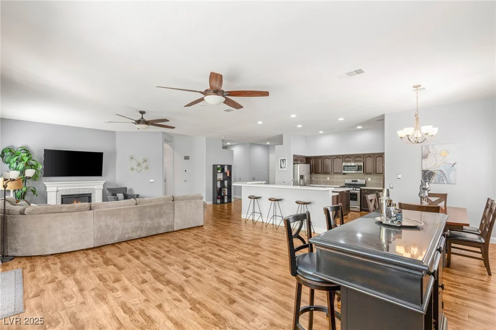64 Chateau Whistler, Las Vegas, NV 89148