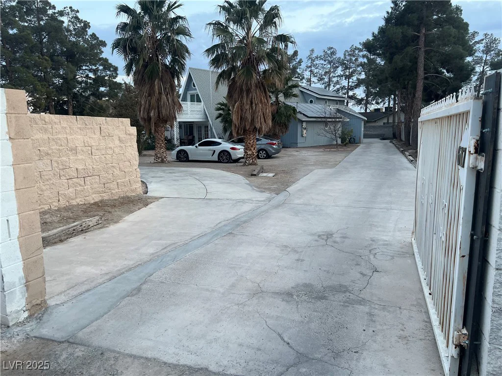 6171 Whispering Sands, Las Vegas, NV 89131