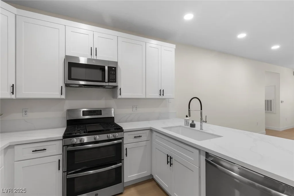 2152 Turquoise Ridge, Las Vegas, NV 89117