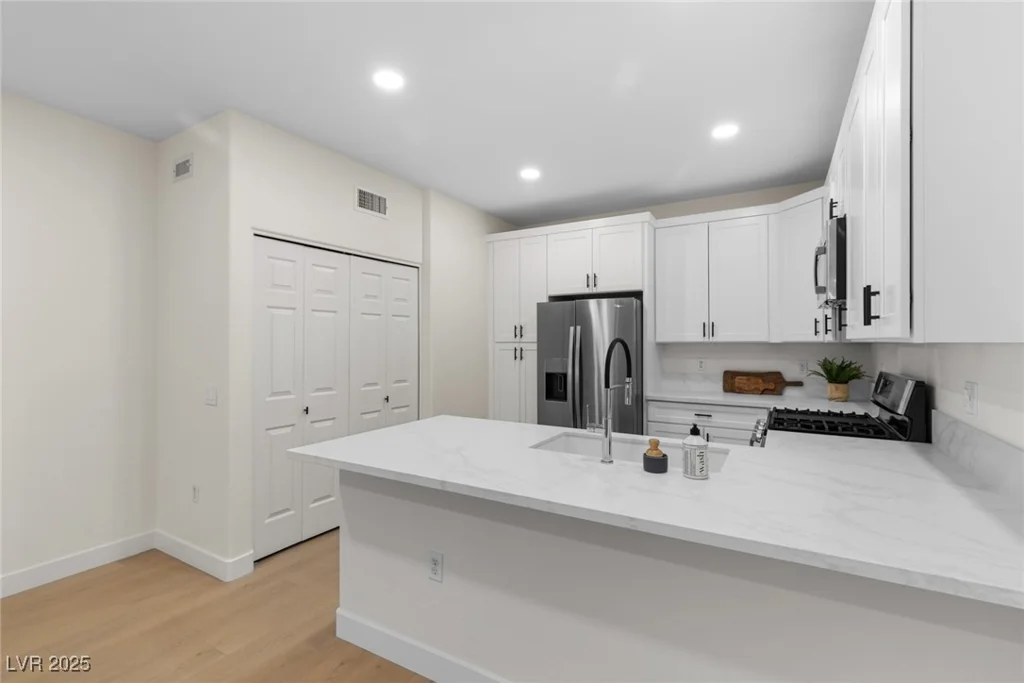 2152 Turquoise Ridge, Las Vegas, NV 89117