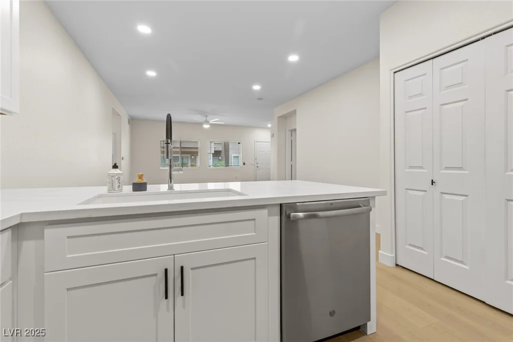 2152 Turquoise Ridge, Las Vegas, NV 89117