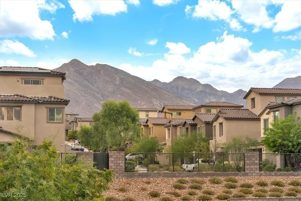 541 Tokopah Falls, Las Vegas, NV 89138