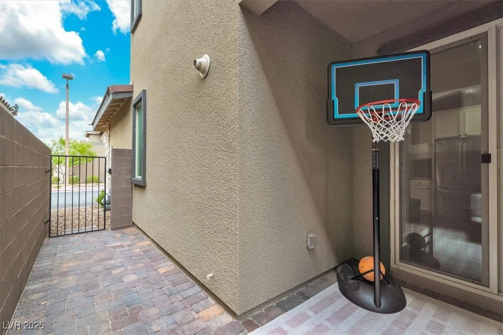 541 Tokopah Falls, Las Vegas, NV 89138