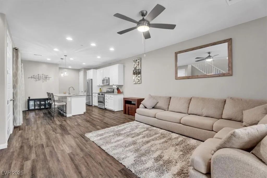 541 Tokopah Falls, Las Vegas, NV 89138