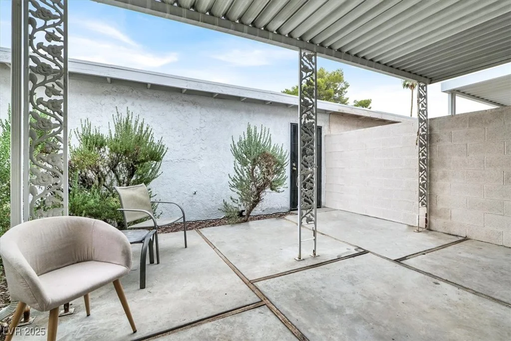 421 Greenbriar Townhouse, Las Vegas, NV 89121