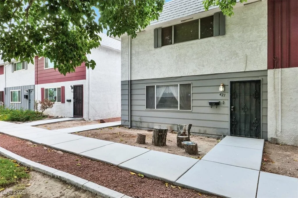 421 Greenbriar Townhouse, Las Vegas, NV 89121