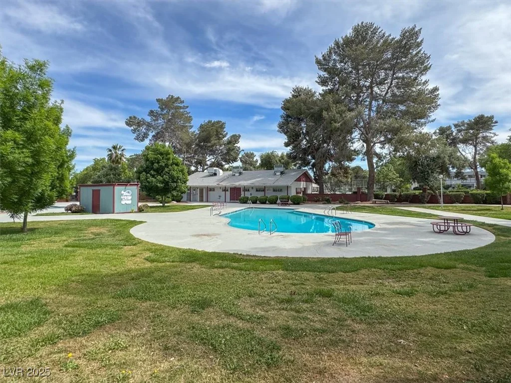 421 Greenbriar Townhouse, Las Vegas, NV 89121