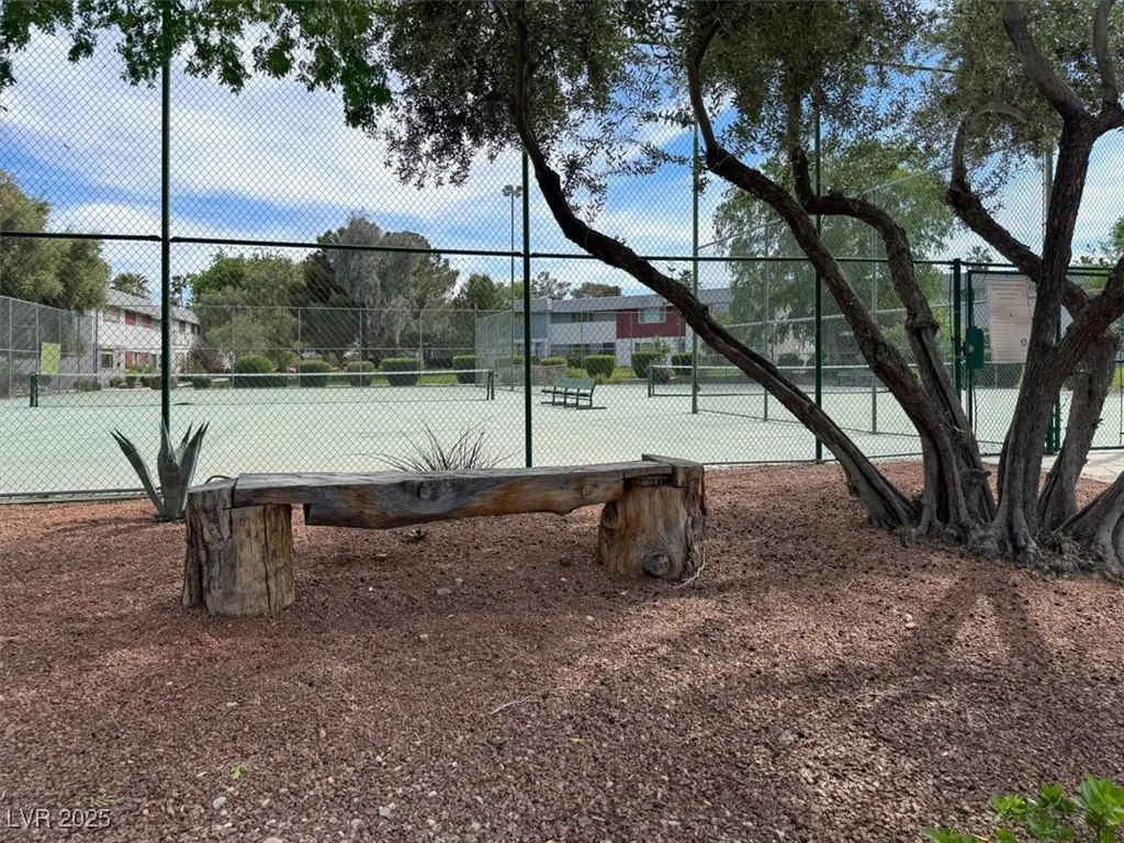 421 Greenbriar Townhouse, Las Vegas, NV 89121