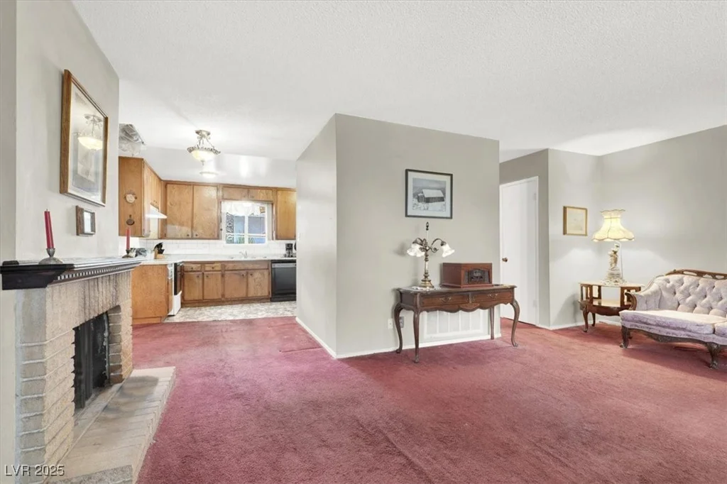 421 Greenbriar Townhouse, Las Vegas, NV 89121