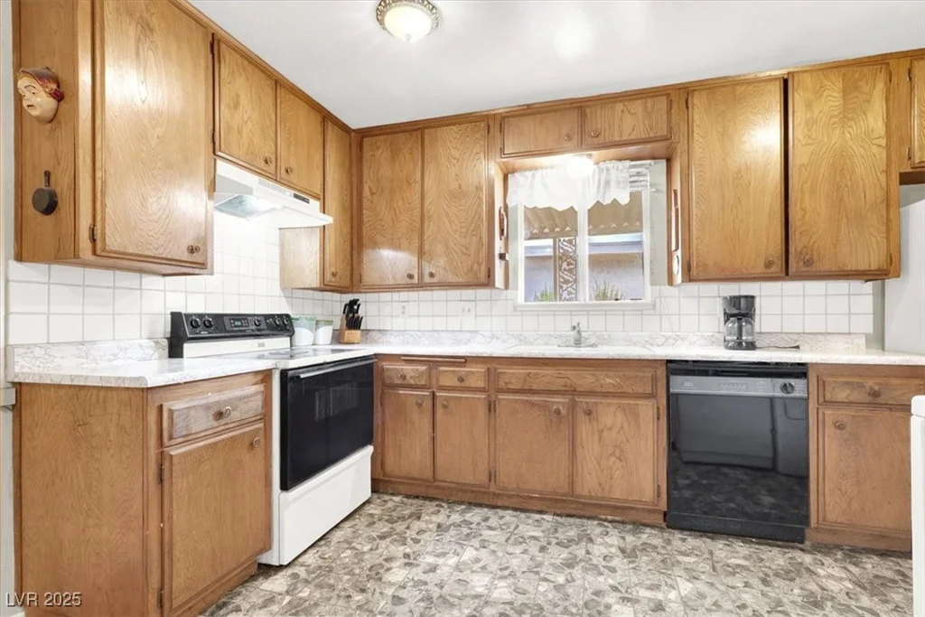 421 Greenbriar Townhouse, Las Vegas, NV 89121