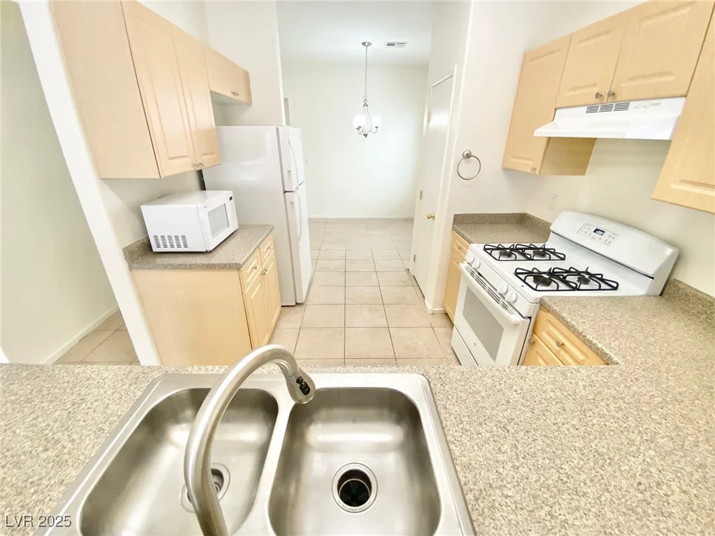 8748 Tomnitz, Las Vegas, NV 89178