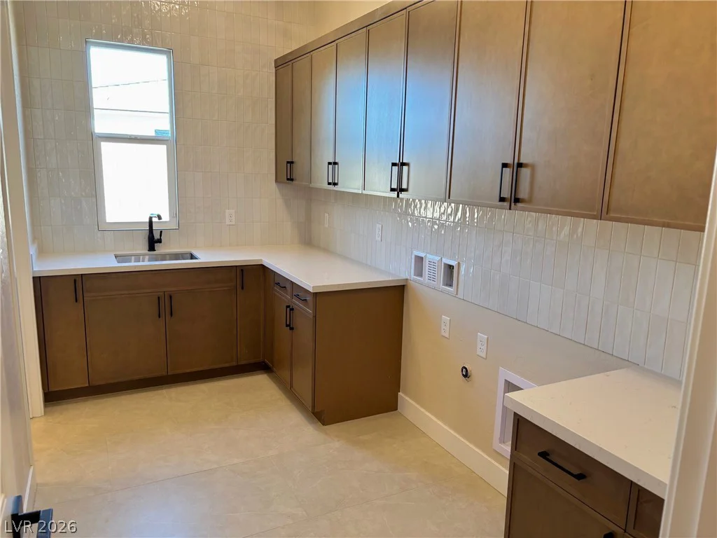 7235 Golden Rock, Las Vegas, NV 89131