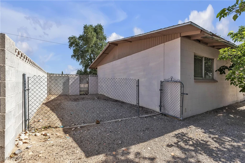 1037 Westminster, Las Vegas, NV 89119