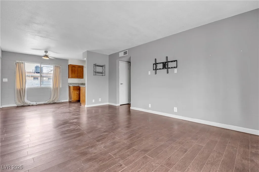 1037 Westminster, Las Vegas, NV 89119
