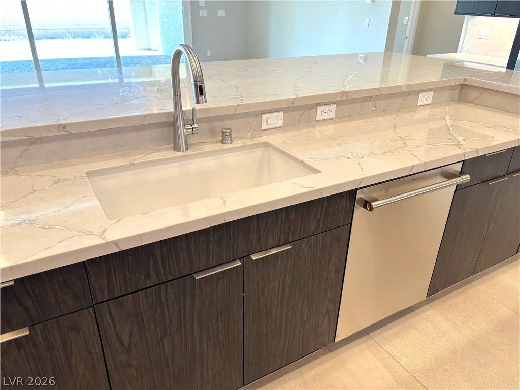 7255 Golden Rock, Las Vegas, NV 89131