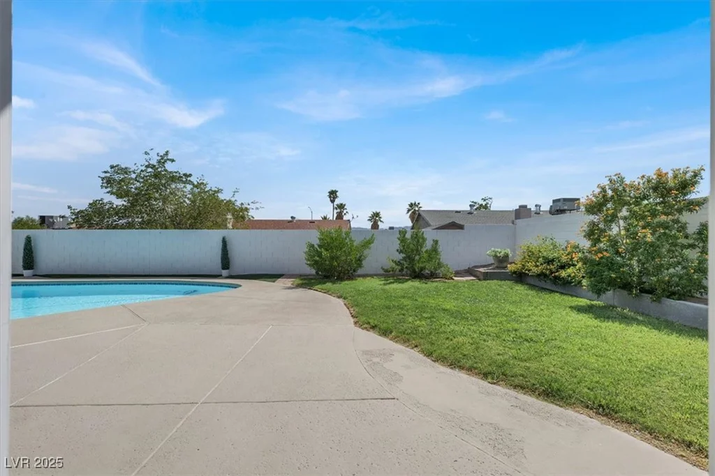 624 Hidden Valley, Henderson, NV 89002