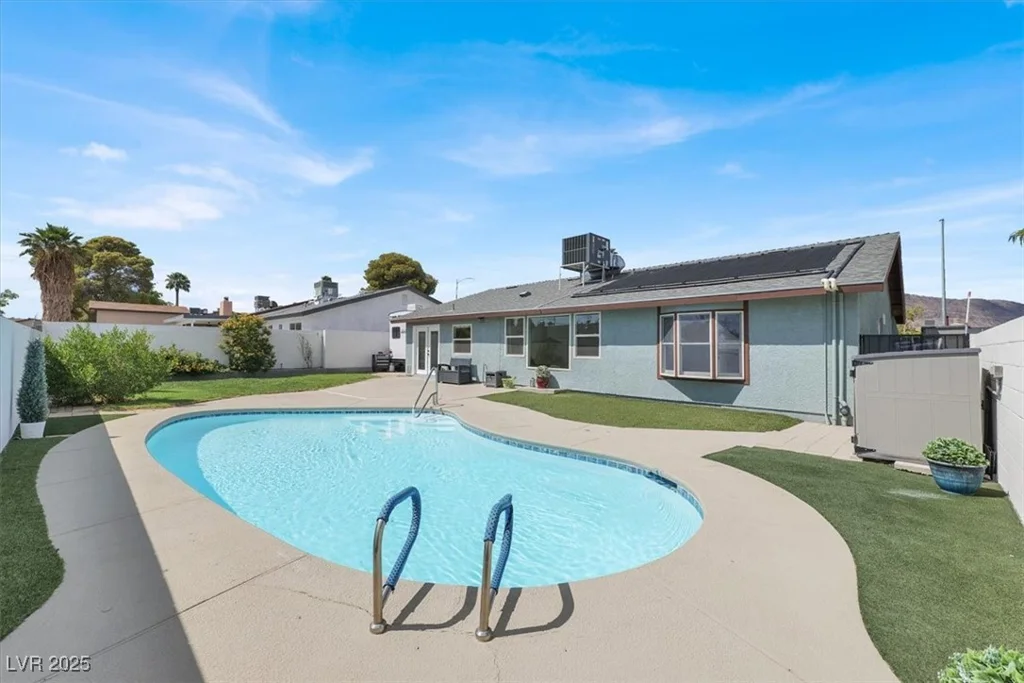 624 Hidden Valley, Henderson, NV 89002