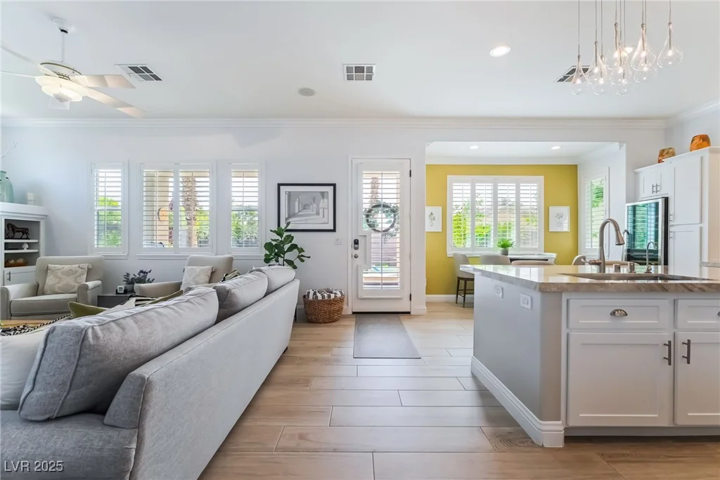 10457 Abbotsbury, Las Vegas, NV 89135