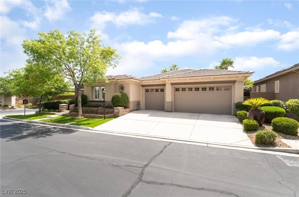 10457 Abbotsbury, Las Vegas, NV 89135