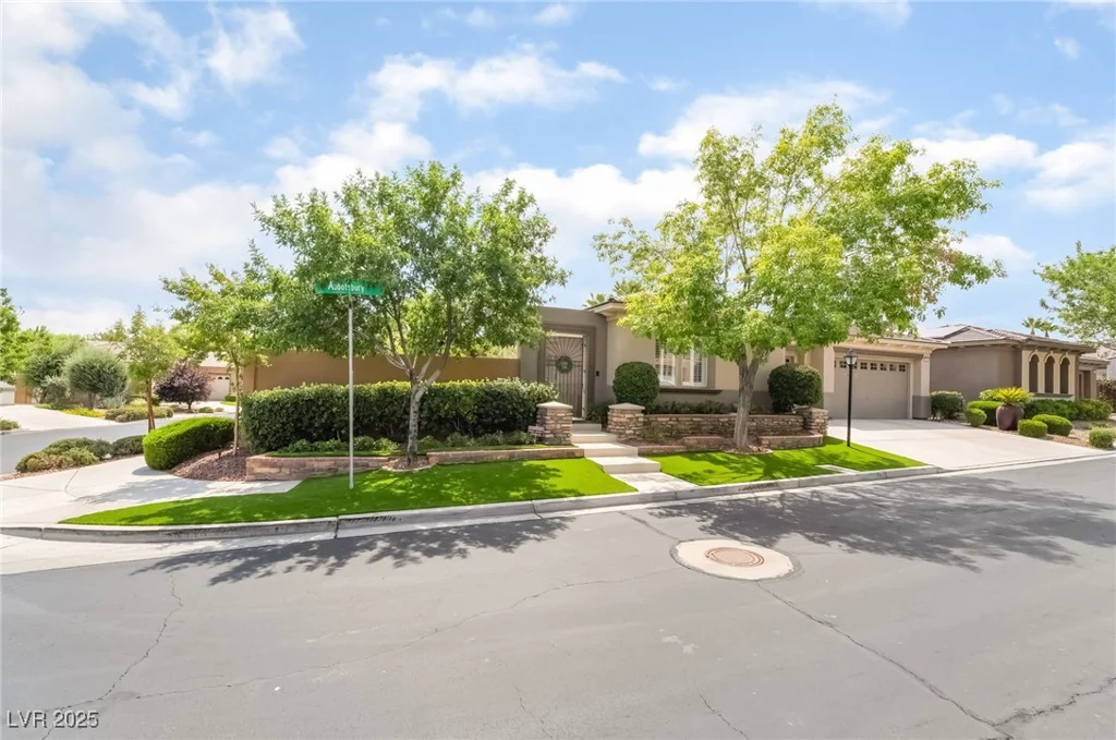 10457 Abbotsbury, Las Vegas, NV 89135
