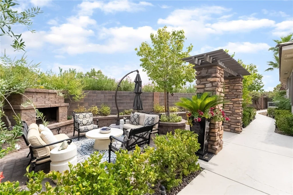 10457 Abbotsbury, Las Vegas, NV 89135