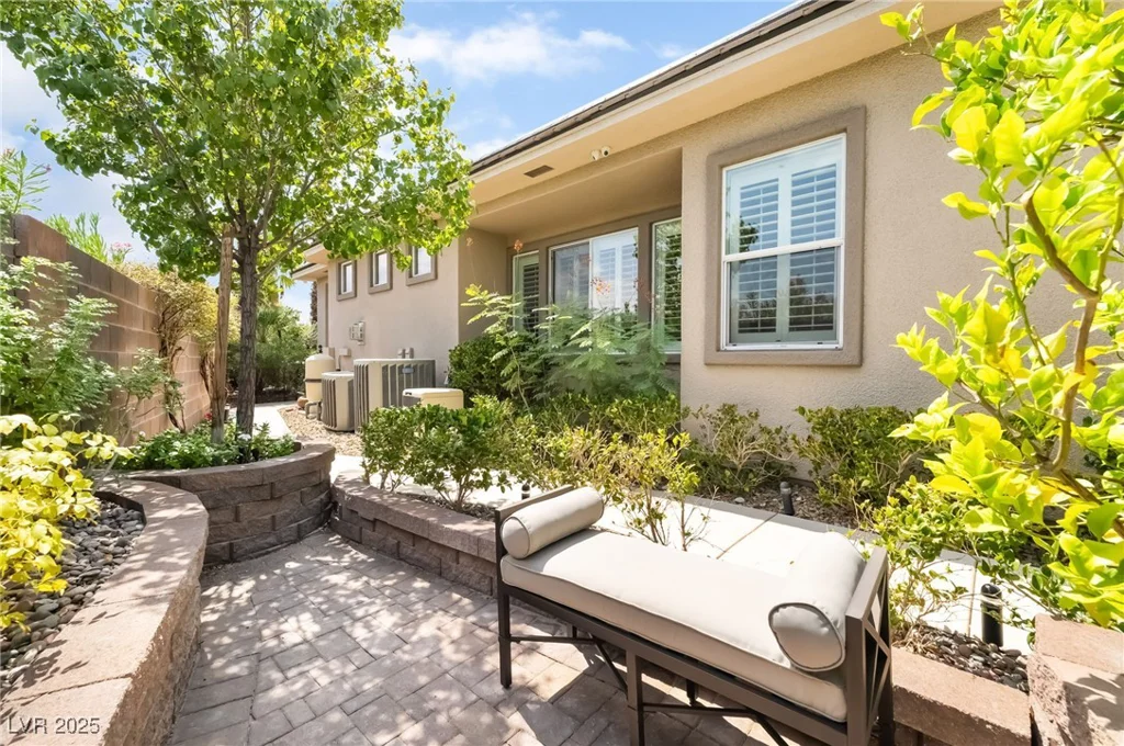 10457 Abbotsbury, Las Vegas, NV 89135