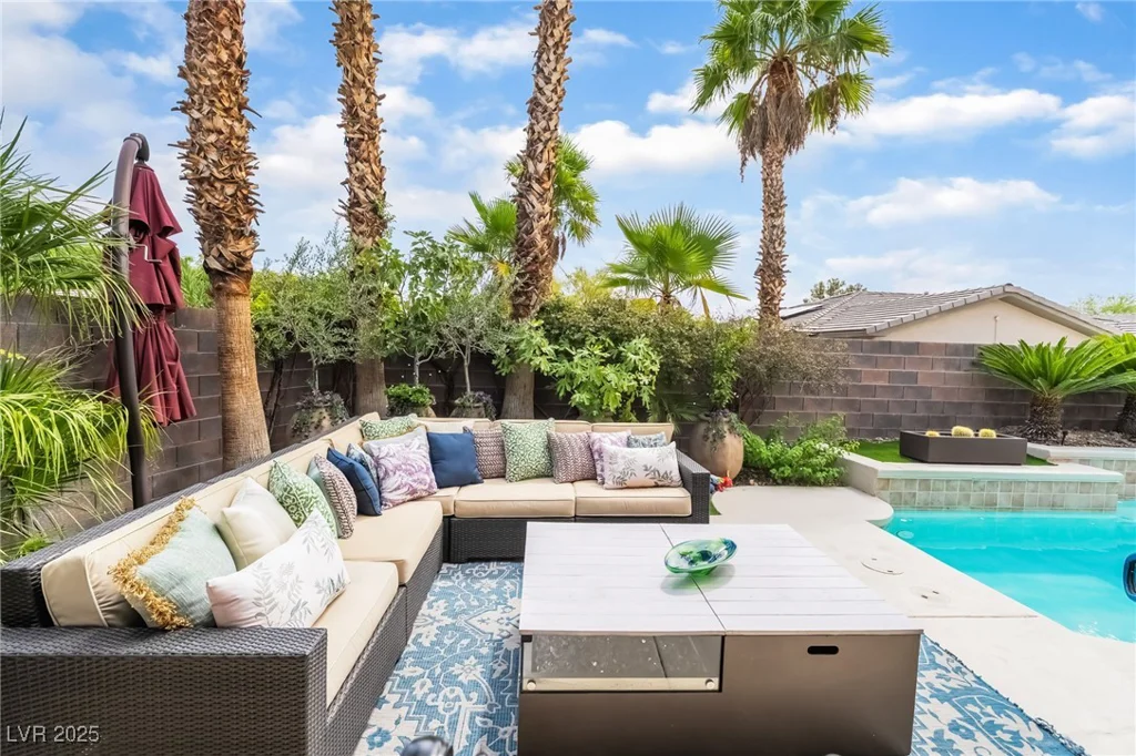 10457 Abbotsbury, Las Vegas, NV 89135