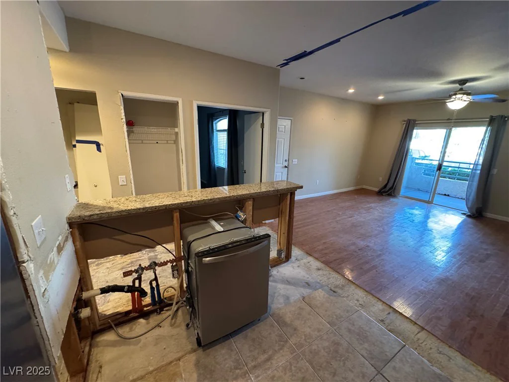5415 Harmon, Las Vegas, NV 89103