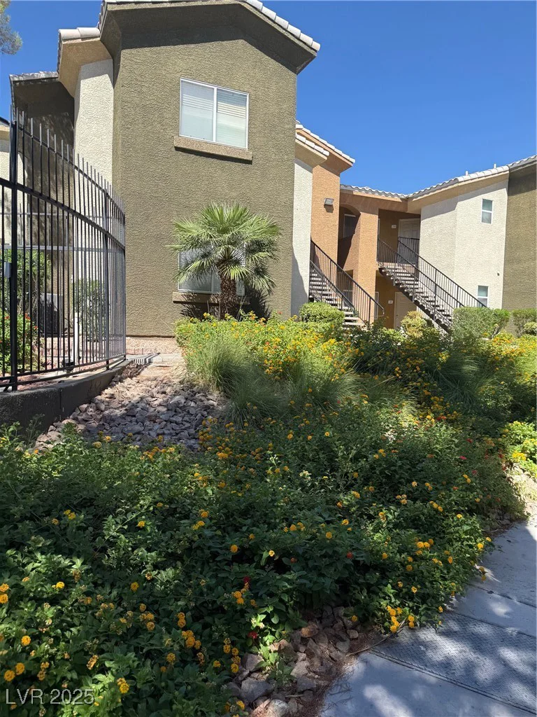 8400 Charleston, Las Vegas, NV 89117
