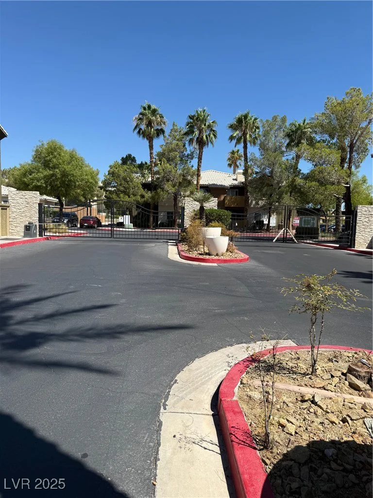 8400 Charleston, Las Vegas, NV 89117