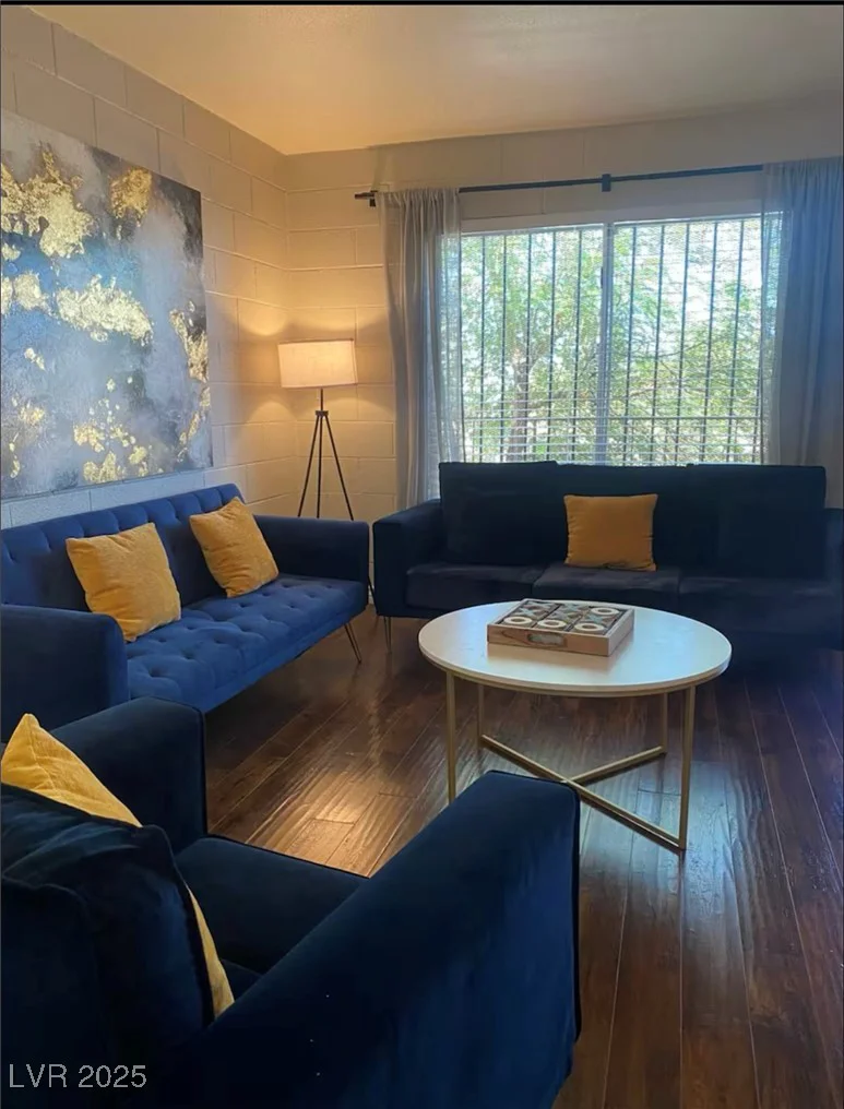 615 Royal Crest, Las Vegas, NV 89169