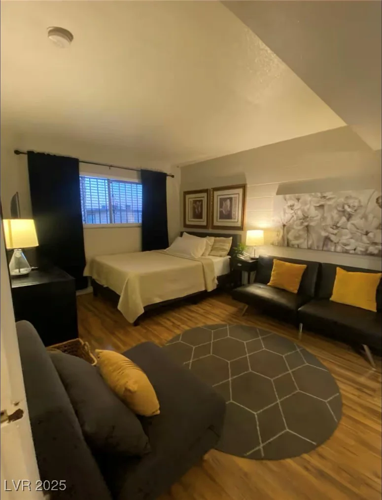 615 Royal Crest, Las Vegas, NV 89169